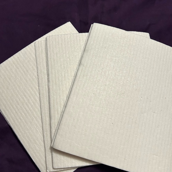 Off-white flat sponges - Picture 2 of 2